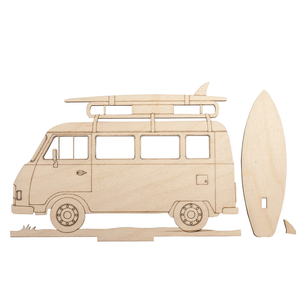 Camper met surfplanken