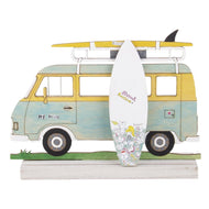 Camper met surfplanken